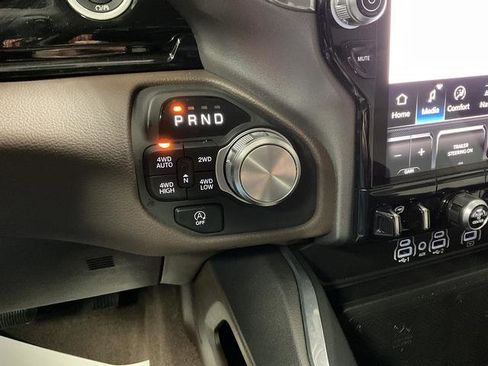 Used 2025 RAM 1500 Laramie image 19