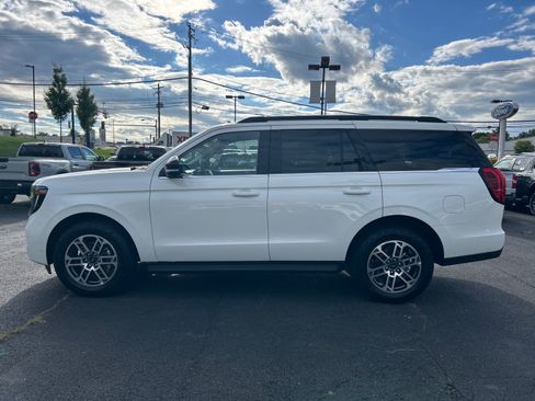 Certified 2025 Ford Expedition Active AWD/4WD image 5