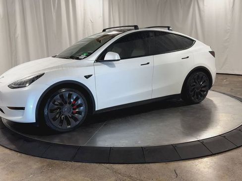 Used 2023 Tesla Model Y Performance image 5