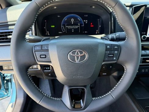 Used 2025 Toyota Camry SE w/ Convenience Package FWD image 10