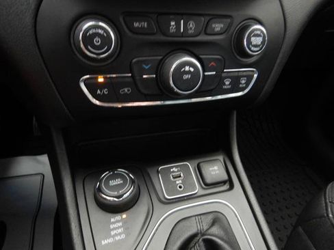 Used 2021 Jeep Cherokee Latitude Lux AWD/4WD image 18