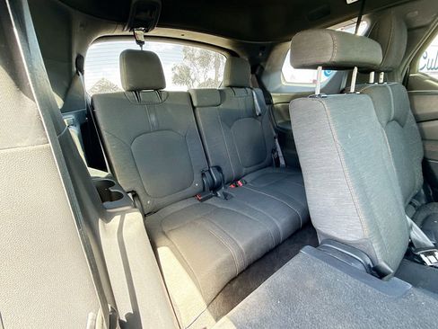 Used 2025 Honda Pilot Sport image 29