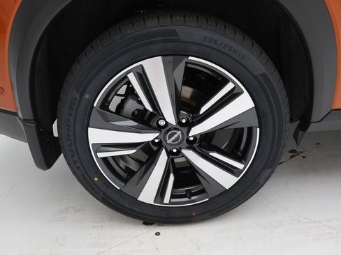 Used 2023 Nissan Rogue SL w/ SL Premium Package image 11