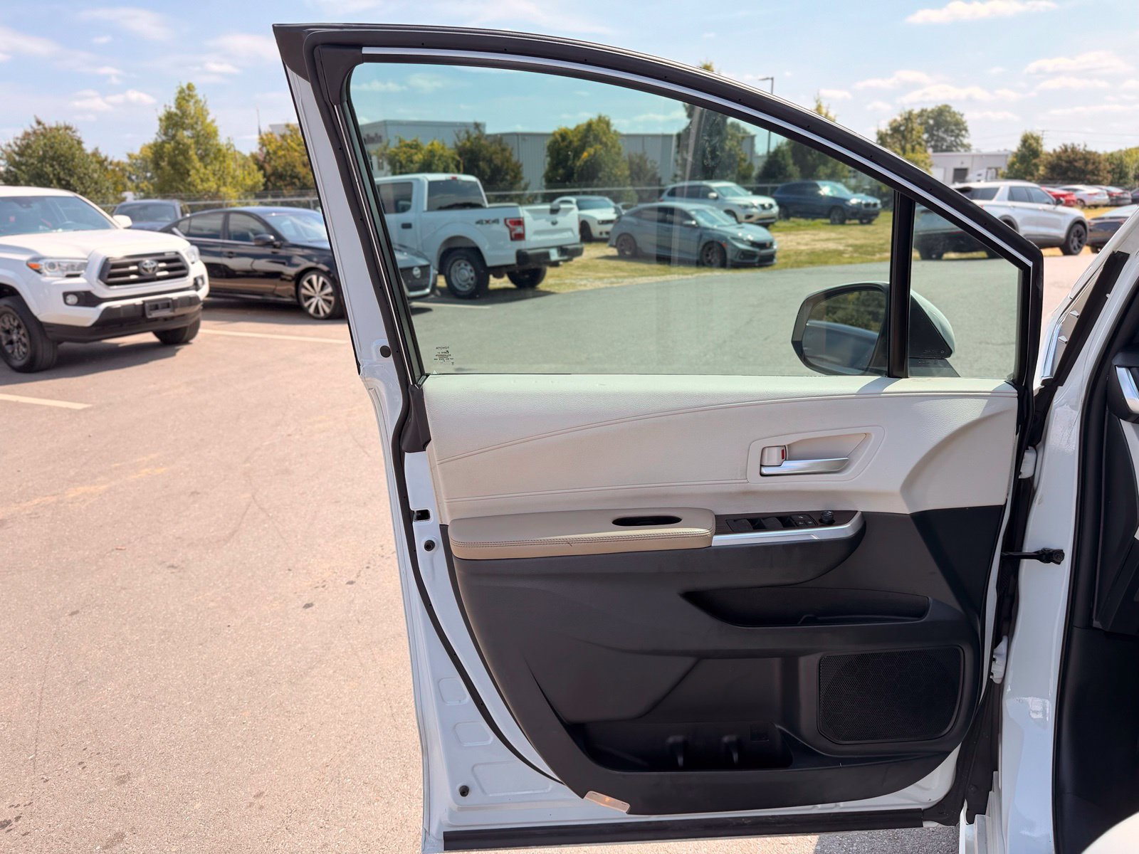 Used 2021 Toyota Sienna XLE FWD image 15