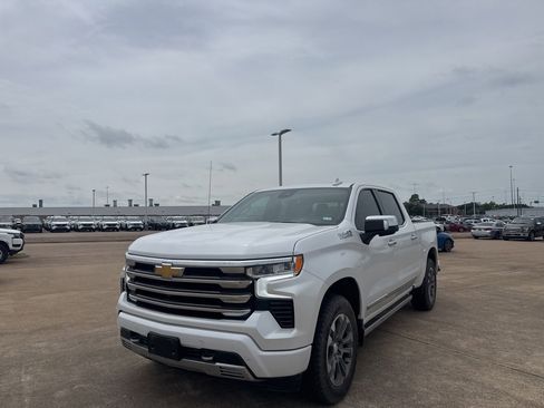Used 2023 Chevrolet Silverado 1500 High Country w/ Technology Package AWD/4WD image 7