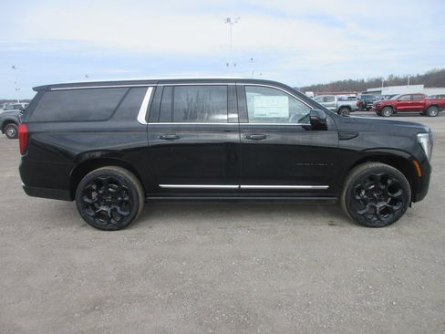 New 2026 GMC Yukon XL Denali w/ Denali Reserve Package image 3