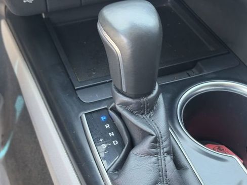 Used 2018 Toyota Camry XLE FWD image 28