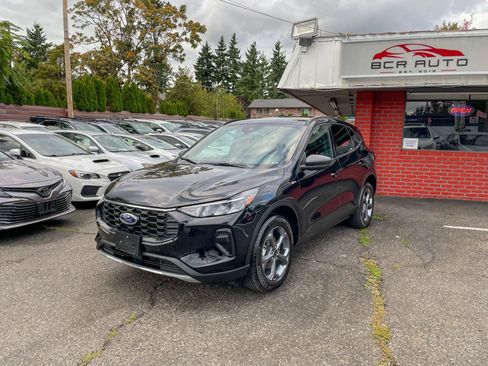 Used 2025 Ford Escape ST-Line image 1