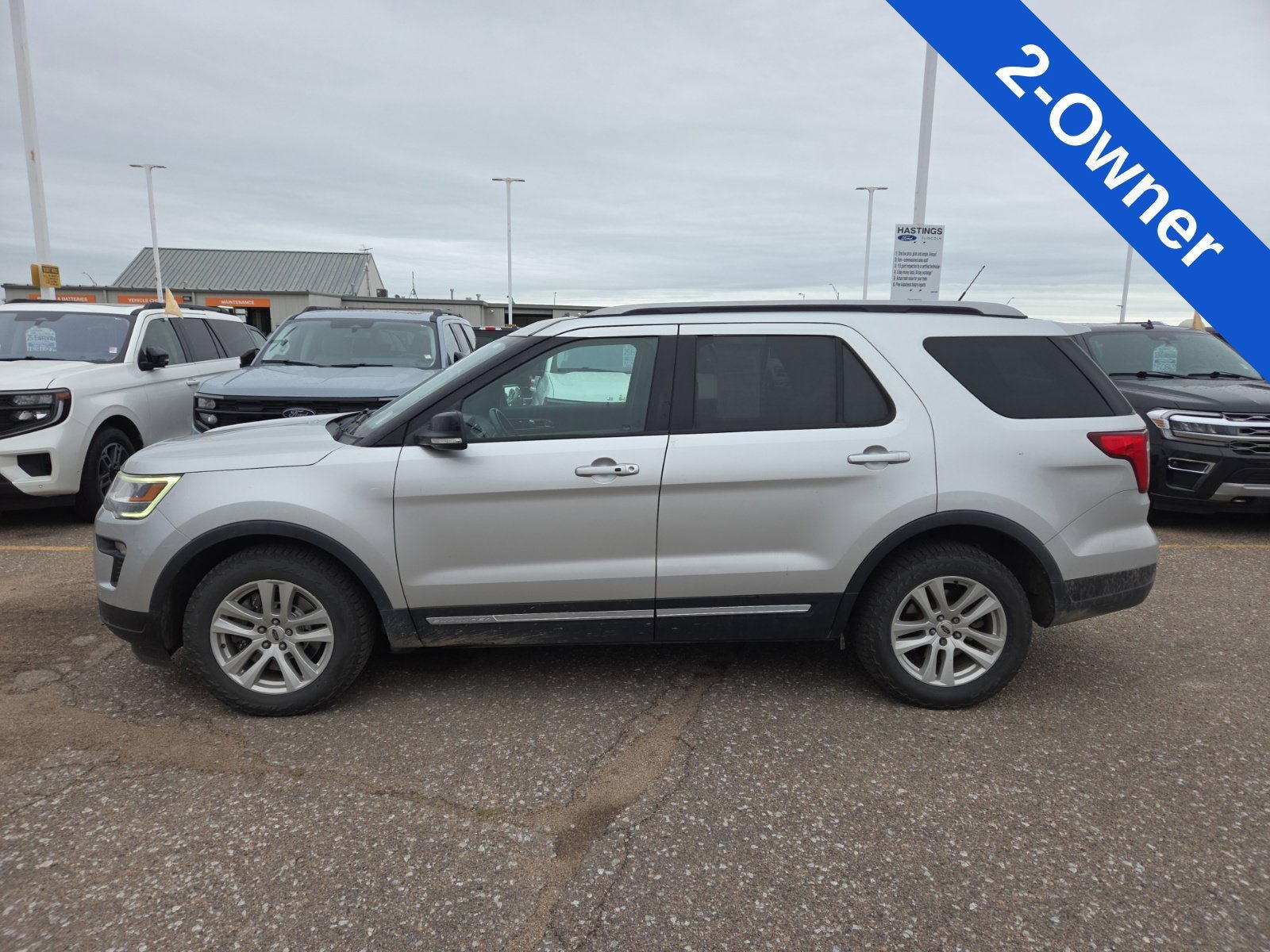 Used 2018 Ford Explorer XLT w/ Equipment Group 202A AWD/4WD image 2