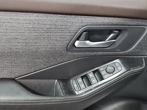 Used 2023 Nissan Rogue SV image 7