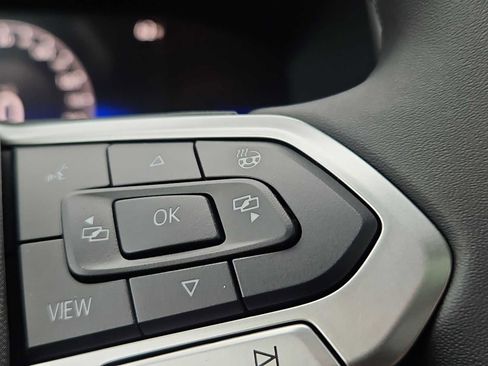 New 2025 Volkswagen Taos SE image 15