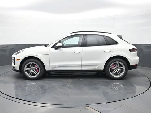 Certified 2019 Porsche Macan image 2