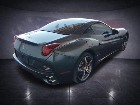 Used 2014 Ferrari California RWD image 5