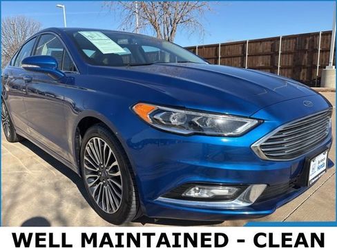 Used 2017 Ford Fusion SE w/ Fusion SE Technology Package image 2