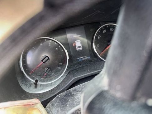 Used 2021 Toyota RAV4 LE FWD image 9