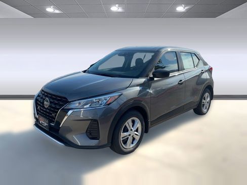 New 2025 Nissan Kicks Play S image 1