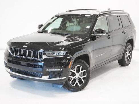 Used 2025 Jeep Grand Cherokee L Limited AWD/4WD image 3