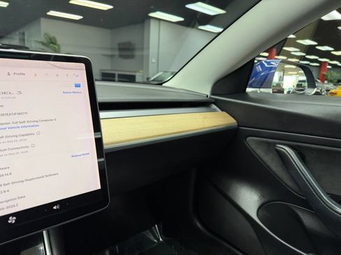 Used 2018 Tesla Model 3 Mid Range RWD image 27