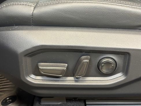 Used 2024 Toyota Tundra Limited AWD/4WD image 12
