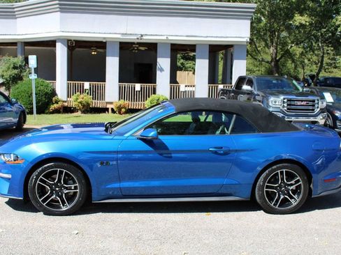 Used 2018 Ford Mustang Premium image 4