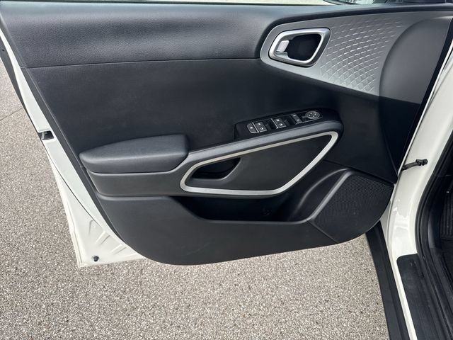 Used 2023 Kia Soul S FWD image 27