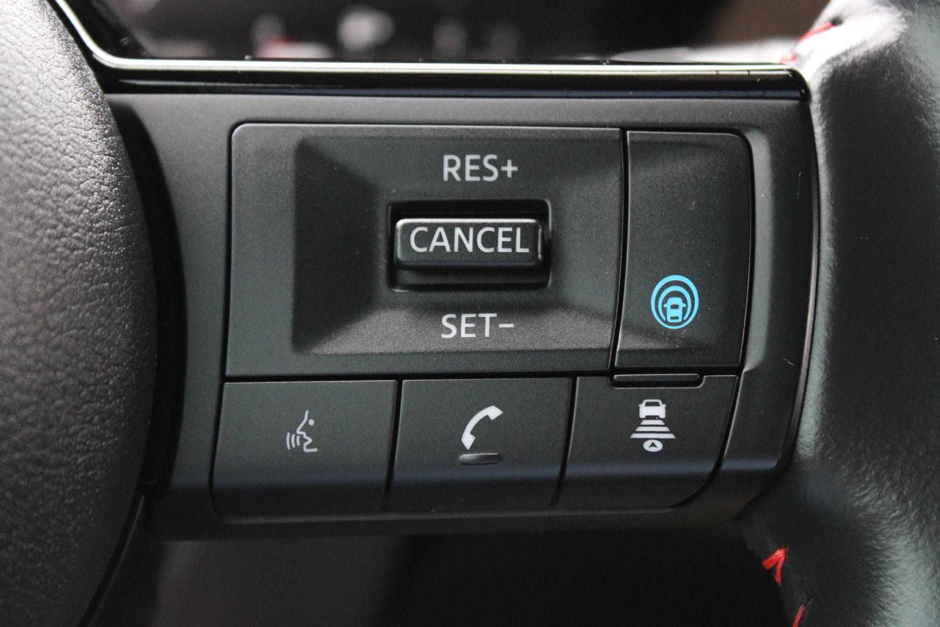 Used 2025 Nissan Kicks SR FWD image 24