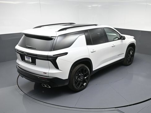Used 2025 Chevrolet Traverse RS w/ LPO, Floor Liner Package FWD image 38