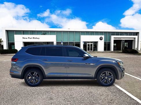 Used 2022 Volkswagen Atlas SEL R-Line image 9