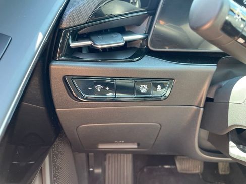 Used 2023 Kia Niro EX FWD image 24