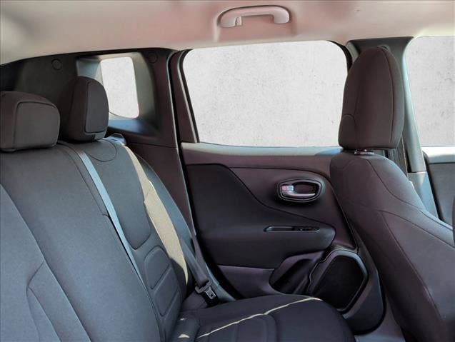 Used 2020 Jeep Renegade Latitude FWD image 23