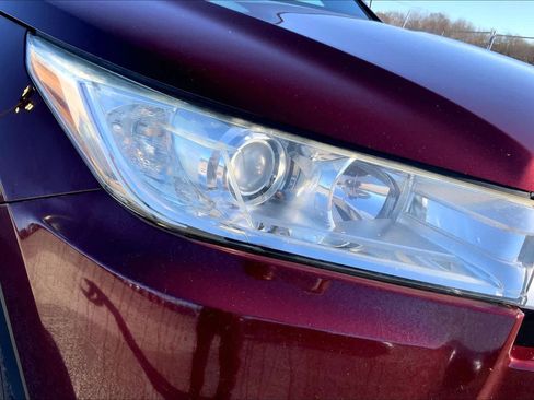 Used 2019 Toyota Highlander LE image 27