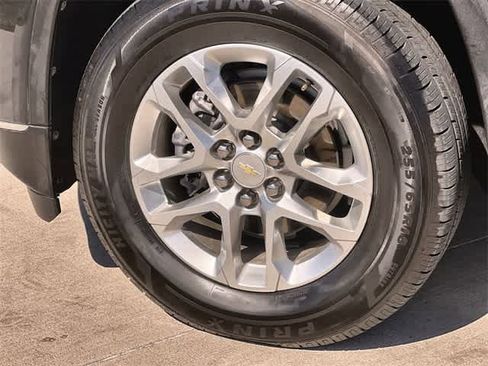 Used 2021 Chevrolet Traverse LT image 9