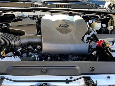 Used 2021 Toyota Tacoma TRD Sport AWD/4WD image 32