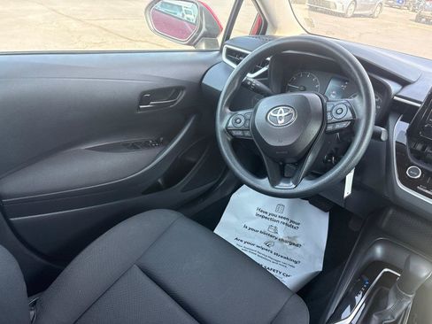 Used 2025 Toyota Corolla LE FWD image 15