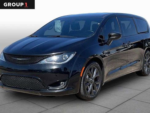 Used 2018 Chrysler Pacifica Touring Plus w/ S Appearance Package FWD image 1