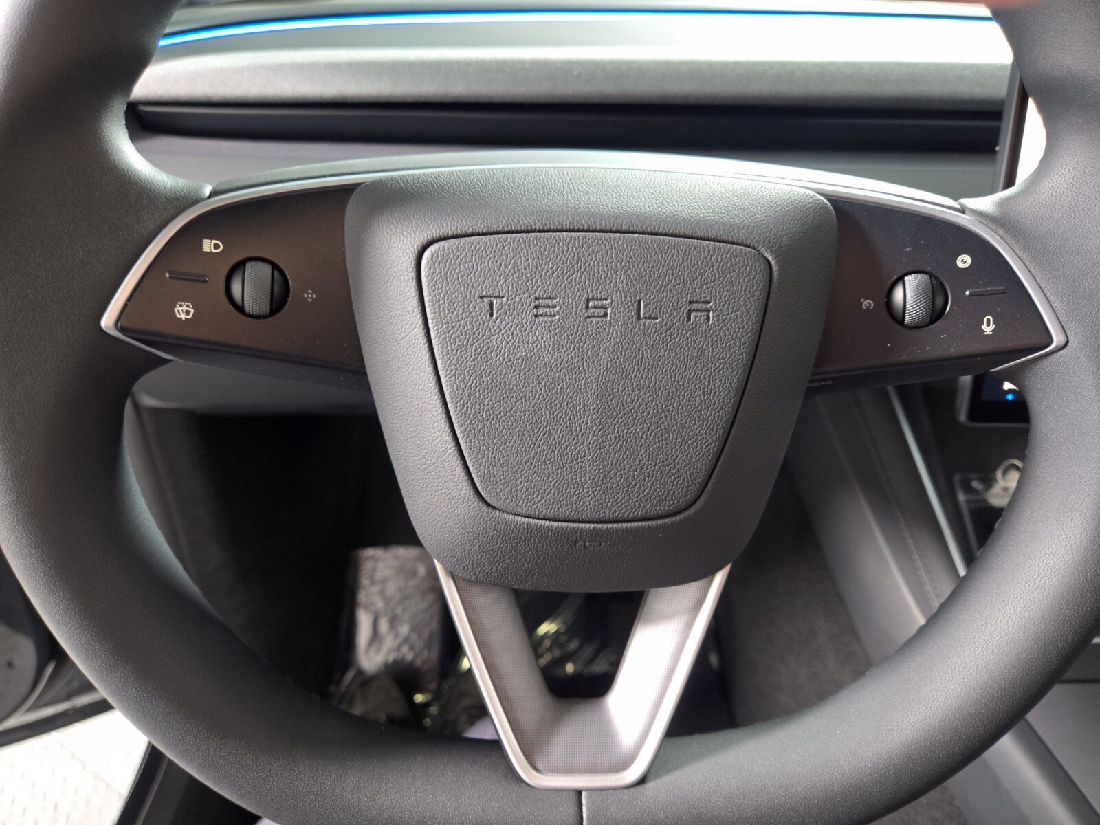 Used 2026 Tesla Model Y Long Range RWD image 25
