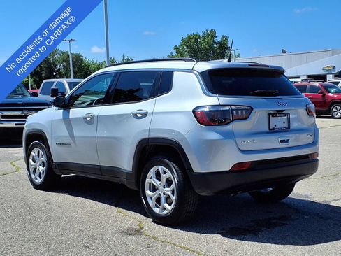 Used 2024 Jeep Compass Latitude AWD/4WD image 8