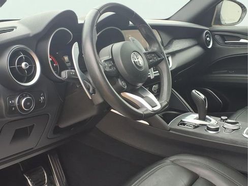 Used 2023 Alfa Romeo Stelvio Sprint image 8