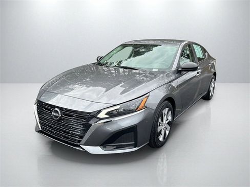Used 2024 Nissan Altima 2.5 S image 3