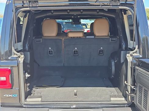 Used 2022 Jeep Wrangler Unlimited Sahara w/ Cold Weather Group image 12