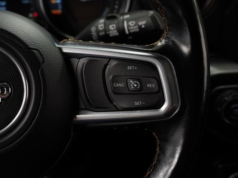Used 2022 Jeep Wrangler Unlimited Sahara AWD/4WD image 38