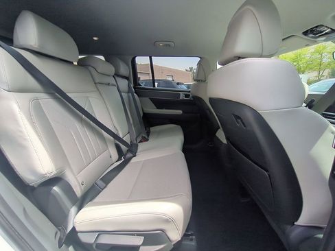 Used 2025 Hyundai Santa Fe SEL FWD image 30