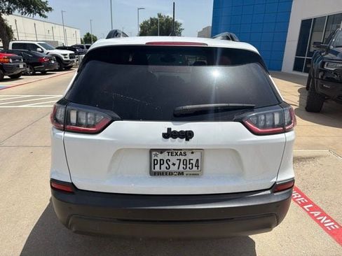 Used 2021 Jeep Cherokee Latitude Plus FWD image 4