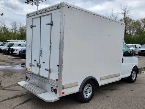 Used 2016 Chevrolet Express 3500 RWD image 13