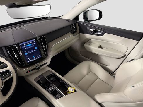 Certified 2023 Volvo XC60 B5 Plus w/ Climate Package image 24
