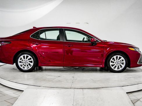 Used 2022 Toyota Camry LE image 12