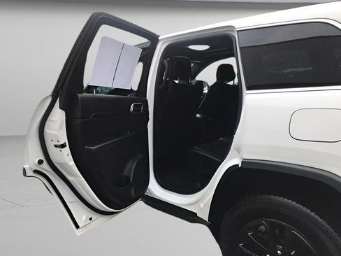 Used 2022 Jeep Grand Cherokee Laredo X image 10