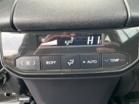 Used 2021 Toyota Highlander XLE AWD/4WD image 31