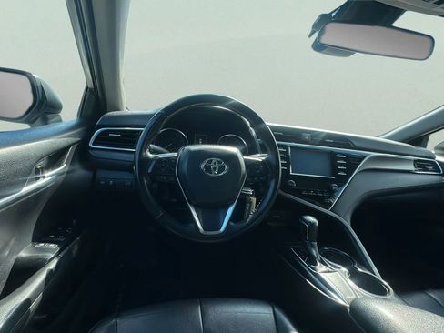 Used 2018 Toyota Camry SE w/ Moonroof Package FWD image 19