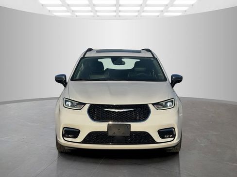 Certified 2023 Chrysler Pacifica Limited FWD image 2